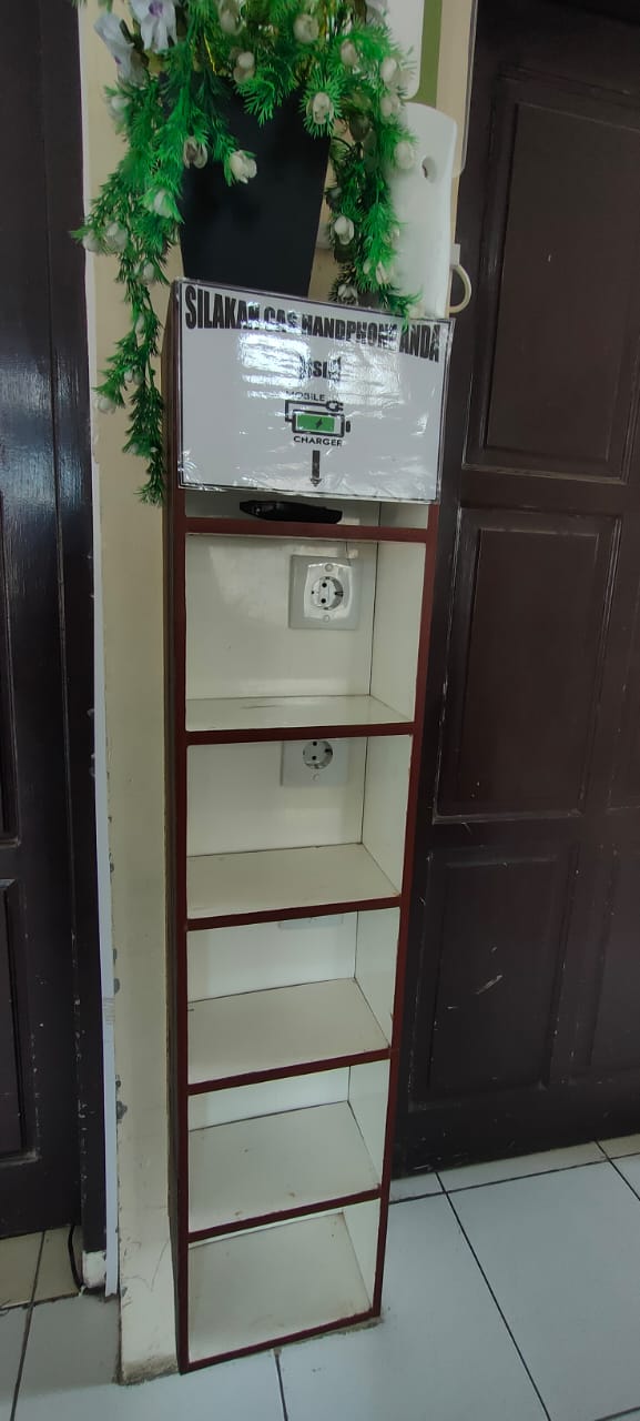 7. TEMPAT CHARGER HP